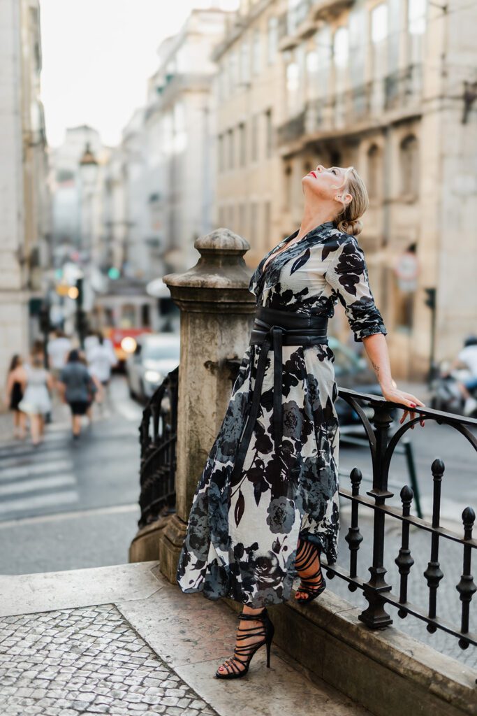 a woman pose for a solo photoshoot in Lisbon
